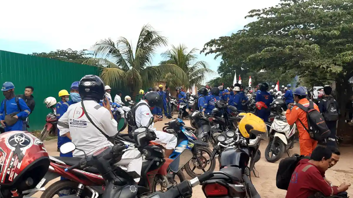 BREAKING NEWS, Demo di PT Bandar Abadi Shipyard, Pekerja Blokir Akses Masuk Perusahaan