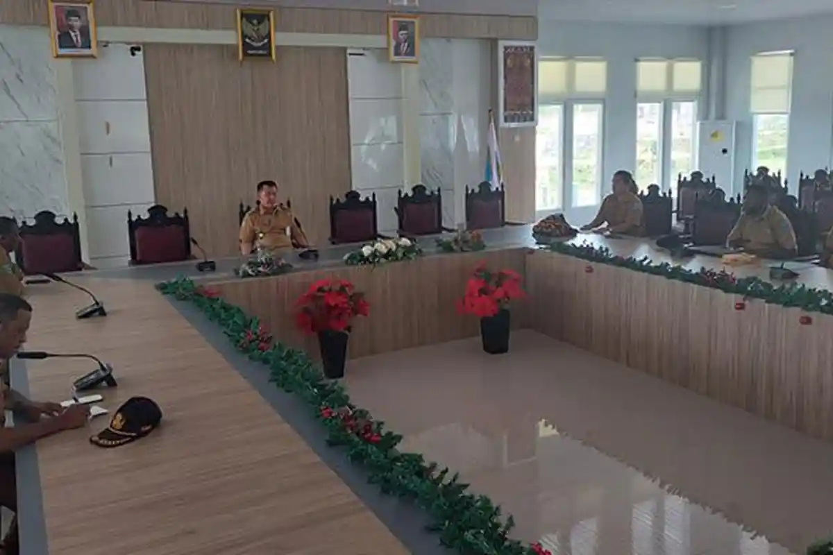 Pj Bupati Maybrat Rapat dengan Dinas Pendidikan, Berikut Poin-poin Penting Evaluasi Kinerja