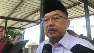 Ketua-Dewan-Masjid-Indonesia-DMI-Jusuf-Kalla-saat-ditemui-Tribun-Sulbarcom.jpg