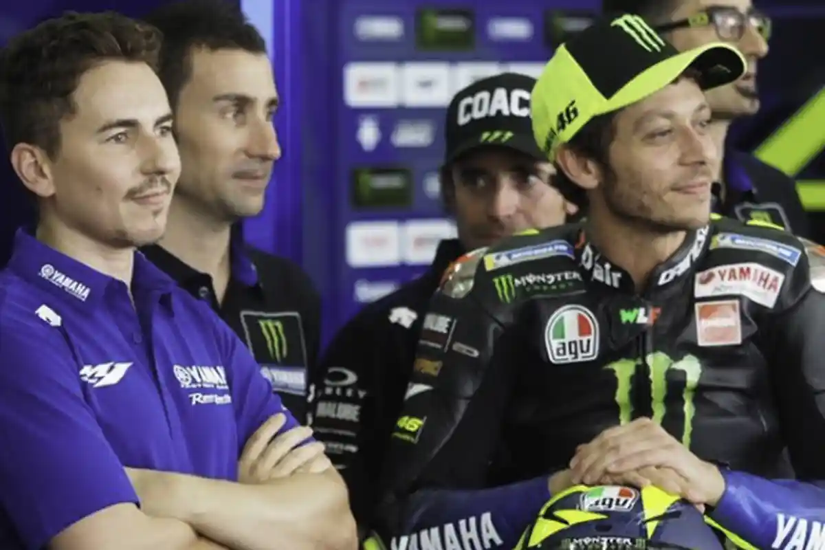 Kritik Jorge Lorenzo sebagai Test Rider Yamaha, Valentino Rossi: Dia Harus Latihan dengan Motor Lain