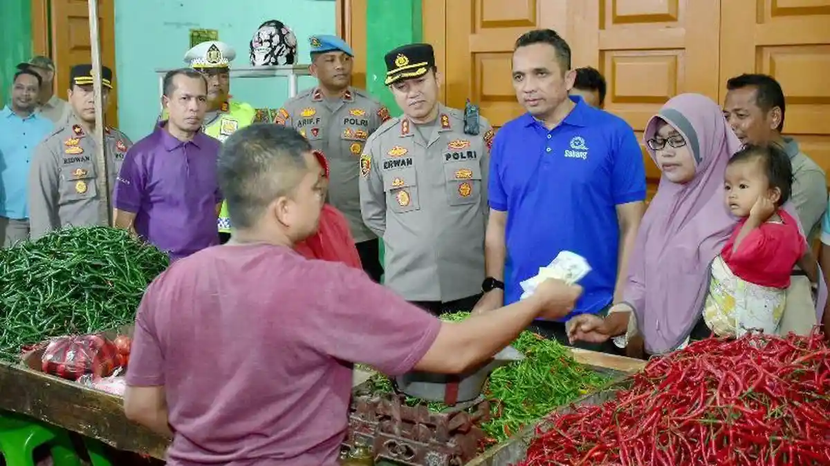 Pj Wali Kota Sabang Tinjau Pasar, Pastikan Stok Ada, Harga Stabil, dan Program Subsidi Ini Berjalan