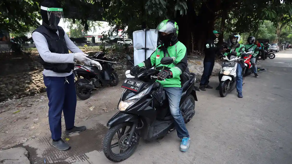 Sanksi Tegas untuk Ojek yang Berkerumun selama PSBB Ketat di Jakarta