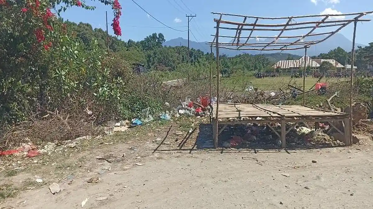 Sampah Berserakan di Pasar Ranaloba Borong Manggarai Timur