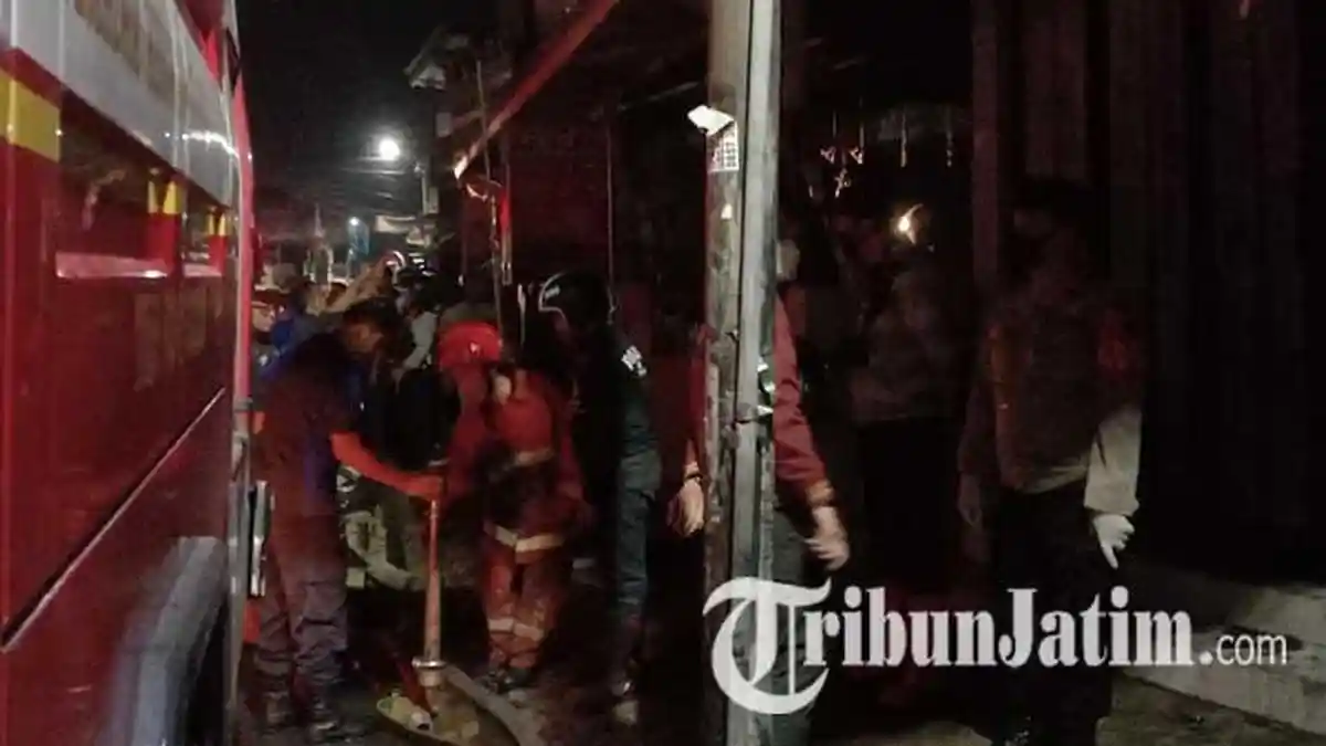 Muncul Api di Bengkel hingga Terdengar Ledakan, Tiga Bangunan di Kota Malang Hangus Terbakar