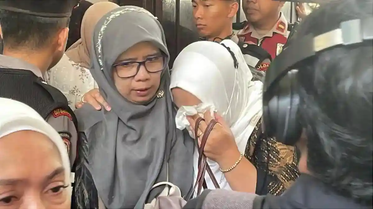 Gugatan Praperadilan Yaqut Cholil Qoumas Ditolak, Pendukung Menangis