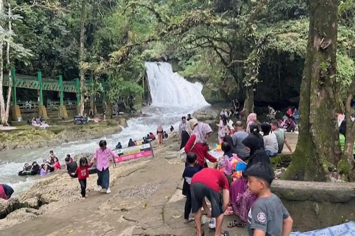 8.666 Wisatawan Kunjungi Bantimurung di Libur Lebaran, Pemkab Maros Raih PAD Rp350 Juta