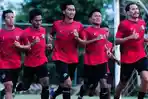 Para-pemain-Arema-FC-saat-melakukan-jogging-dalam-sesi-latihan-yang-dilakukan-di-malang.jpg