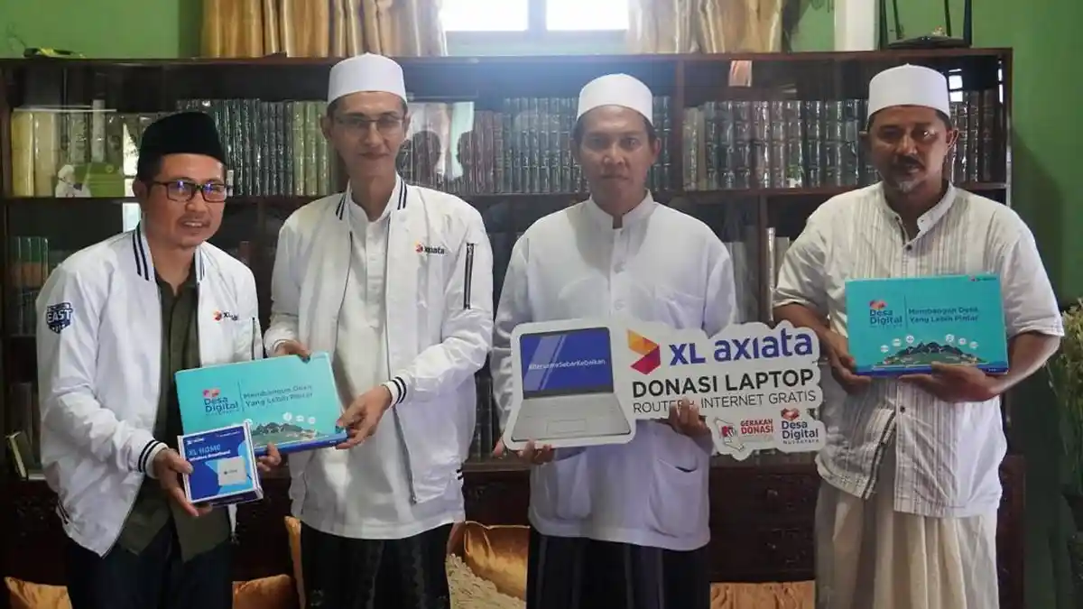 XL Axiata Donasi Laptop ke Puluhan Ponpes di 7 Provinsi