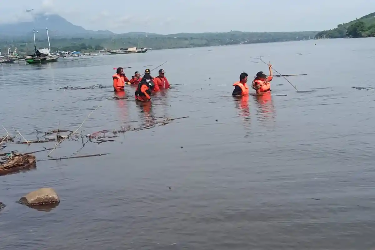 Siswi SD Tewas Terseret Arus saat Selamatkan Temannya, Korban Ditemukan Mengambang di Laut