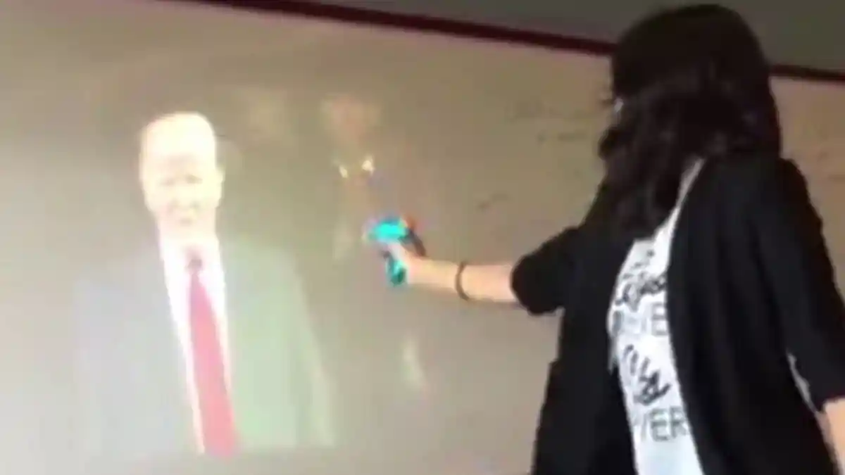 Saking Bencinya dengan Donald Trump, Perempuan Ini Diskors karena Melakukan Tindakan Gila Ini