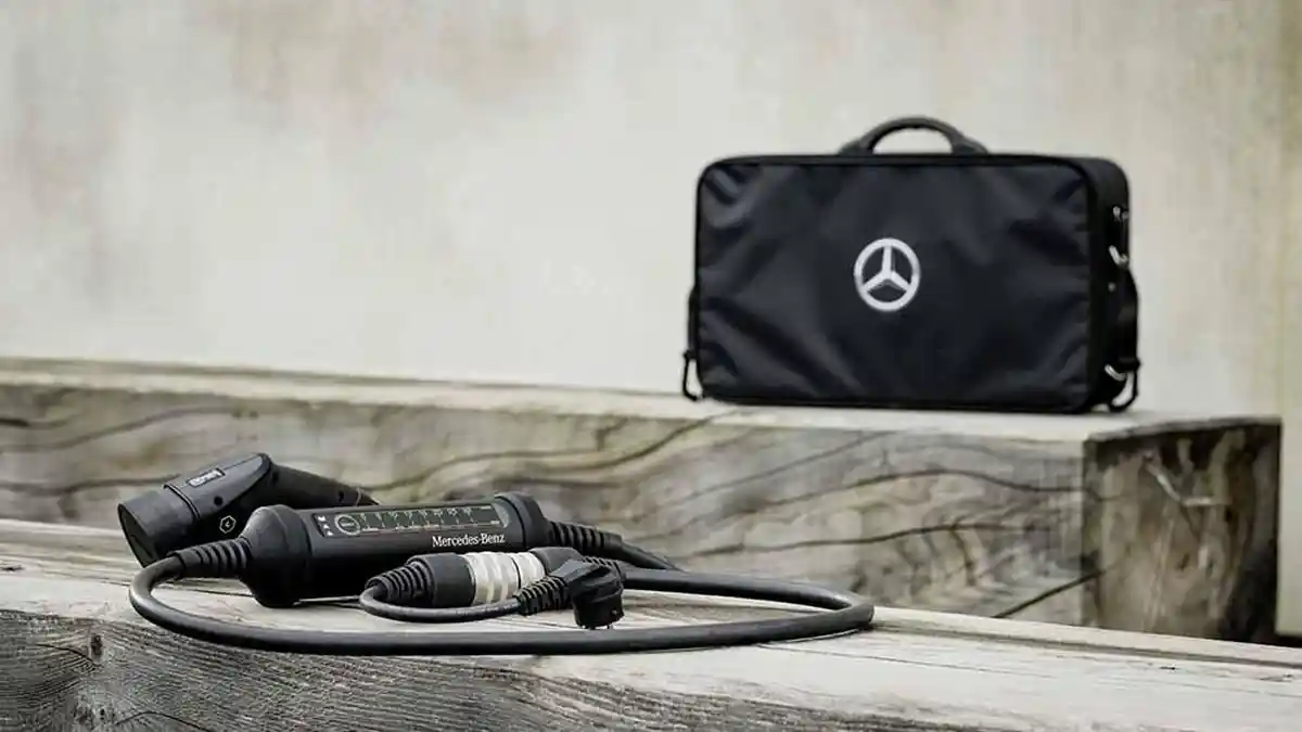 Mercedes-Benz Ciptakan Alat Pengisian Daya Kendaraan Listrik yang Fleksibel