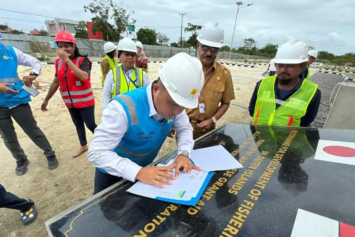 PLN UP3 Saumlaki Lakukan Penyalaan Pasang Baru Pasar Snyioli Lieta Berdaya 131.000 VA - Penandatanganan-SPJBTL-oleh-Manager-ULP-Moa.jpg