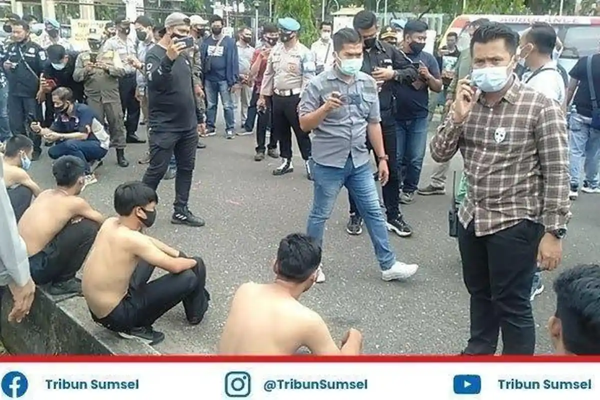 Misteri Massa Berbaju Hitam Picu Rusuh Demo di Bandung, Denpasar, Palembang, Terkuak Siapa Dalangnya