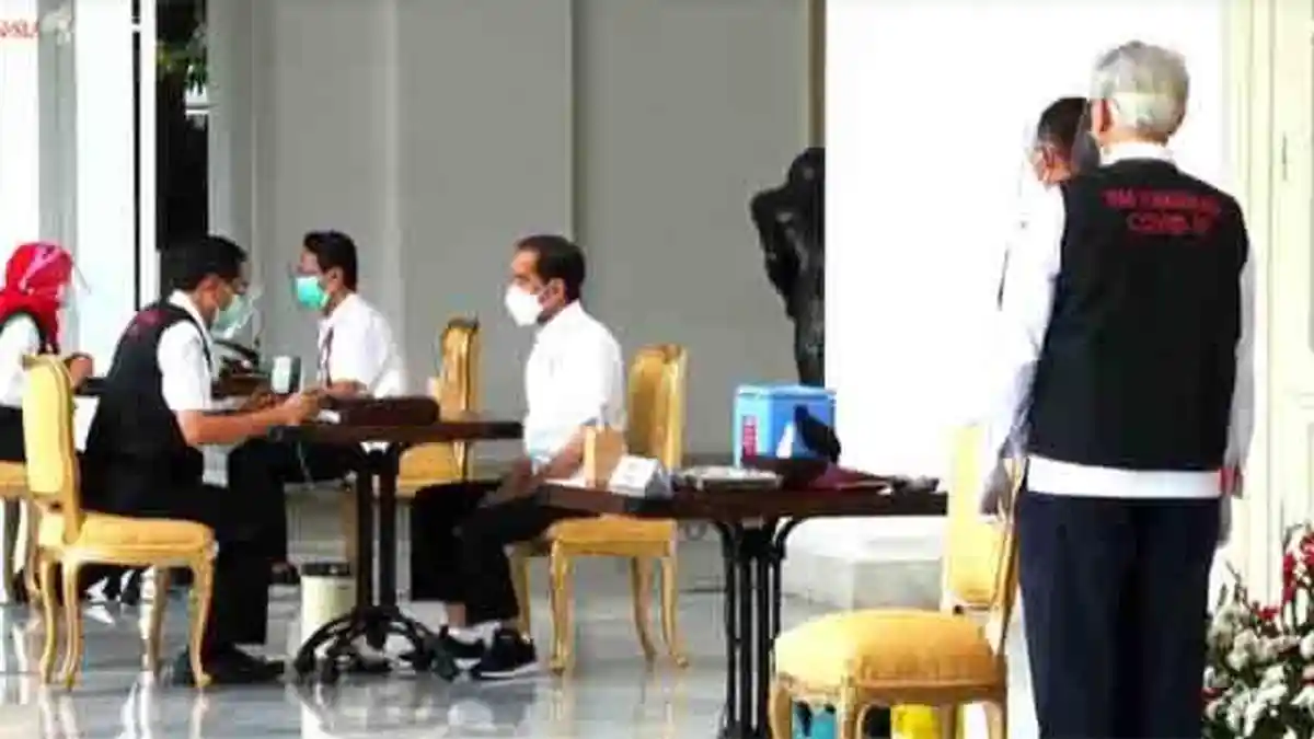 Ikut Divaksin Bersama Jokowi, Sekjen MUI: Mari Sukseskan Vaksin Halal