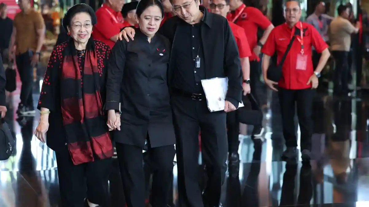 Momen Hangat Megawati, Prananda Prabowo, dan Puan Maharani di Lokasi ...