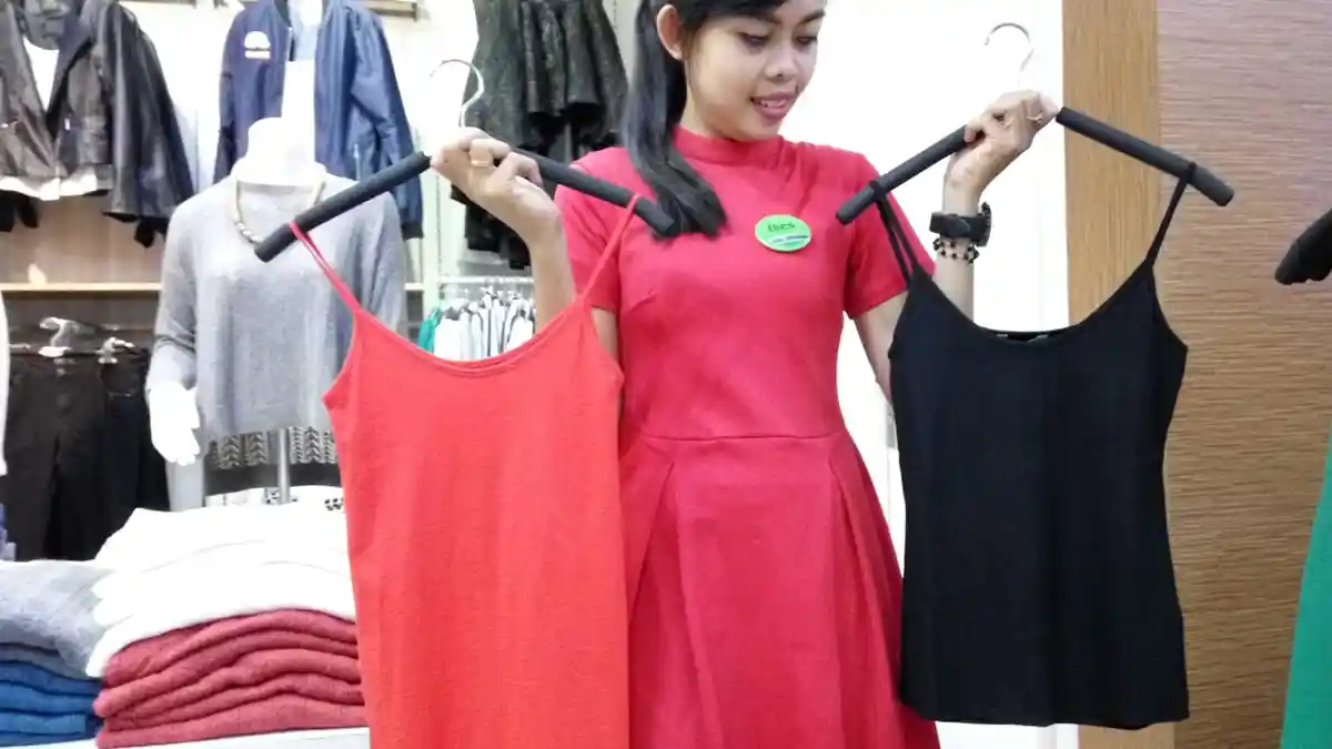 Tampil Gaya dengan Tanktop Ala Iwan Fashion