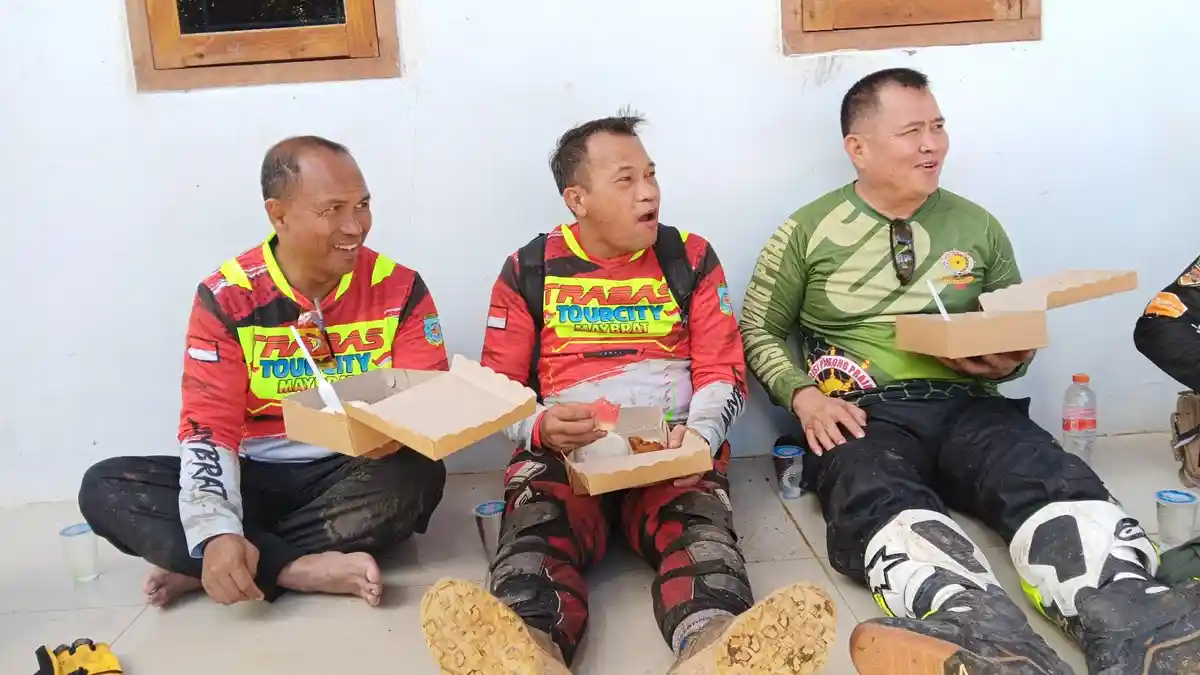 Masyarakat Kumurkek dihibur Artis Papua Ocha Sentuf