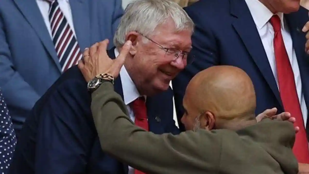 Tersenyum Tapi Terasa Menyakitkan, Pengakuan Sir Alex Ferguson Saat Memeluk Pep Guardiola