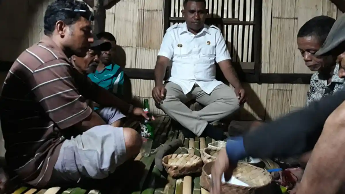 Resmikan Rumah Adat Ile Jadi, Agus Boli Diangkat Jadi Anak Suku