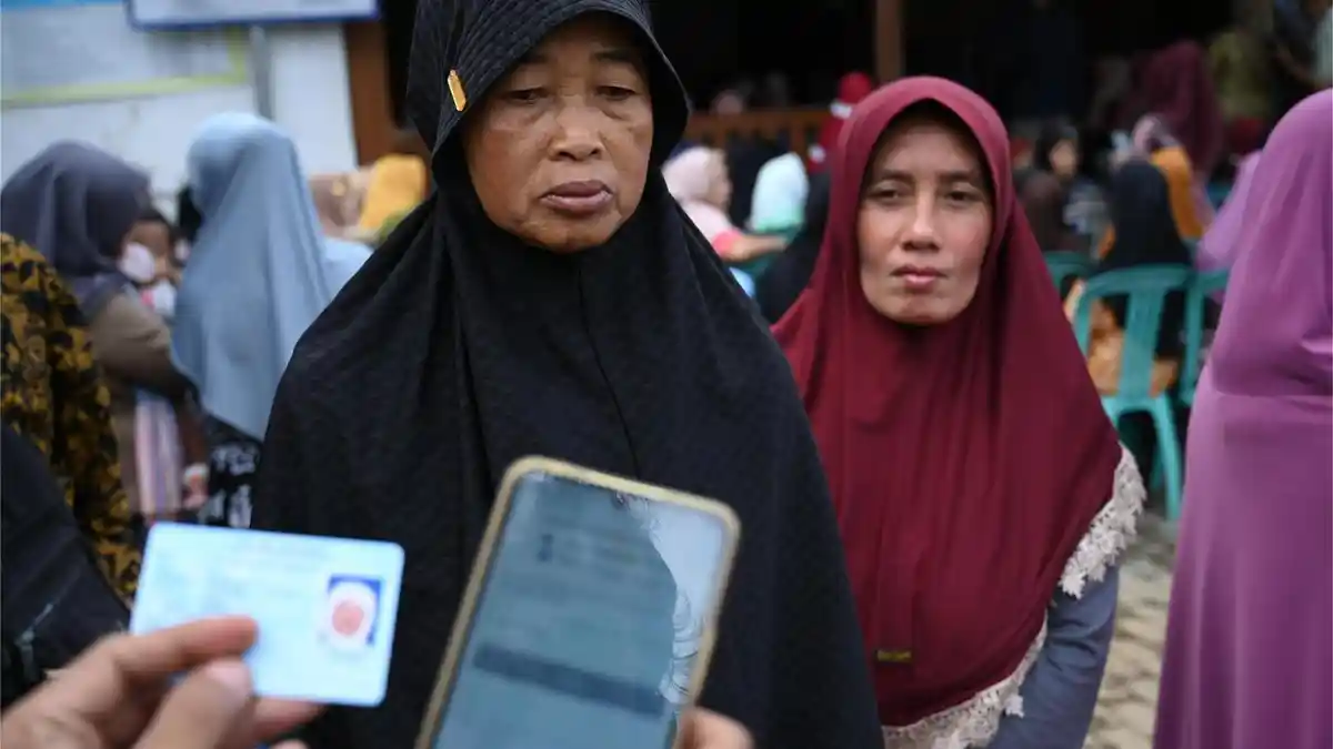 Banyuwangi Jadi Pilot Project Nasional Digitalisasi Bansos, Warga Sambut Antusias: Tak Meleset