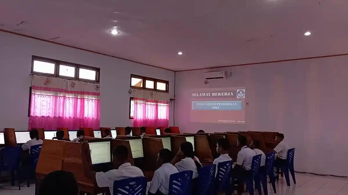 77 Siswa SMPN Unggulan Ohoijang Langgur Ikut Ujian Berbasis CBT