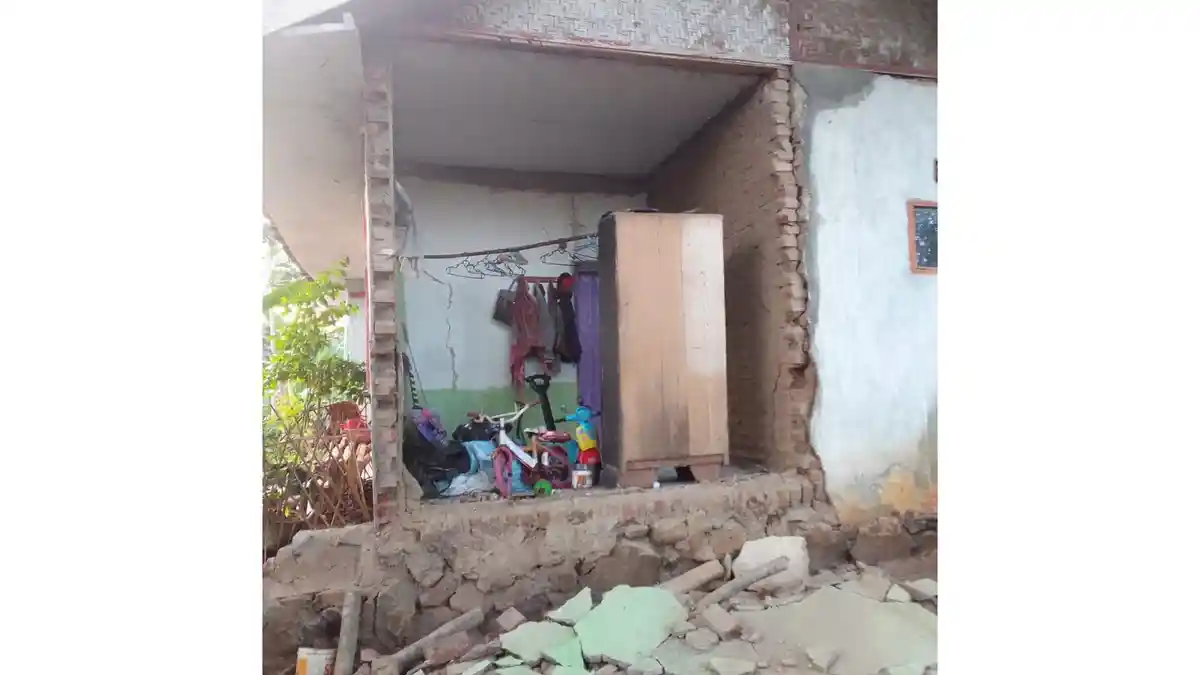 Dua Kali Gempa Pangandaran Sebabkan Dinding Rumah di Tasikmalaya Roboh