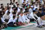 Bupati dan Wakil Bupati Tulangbawang Ikuti Salat Id di Masjid Baiturrahman Islamic Center, Menggala