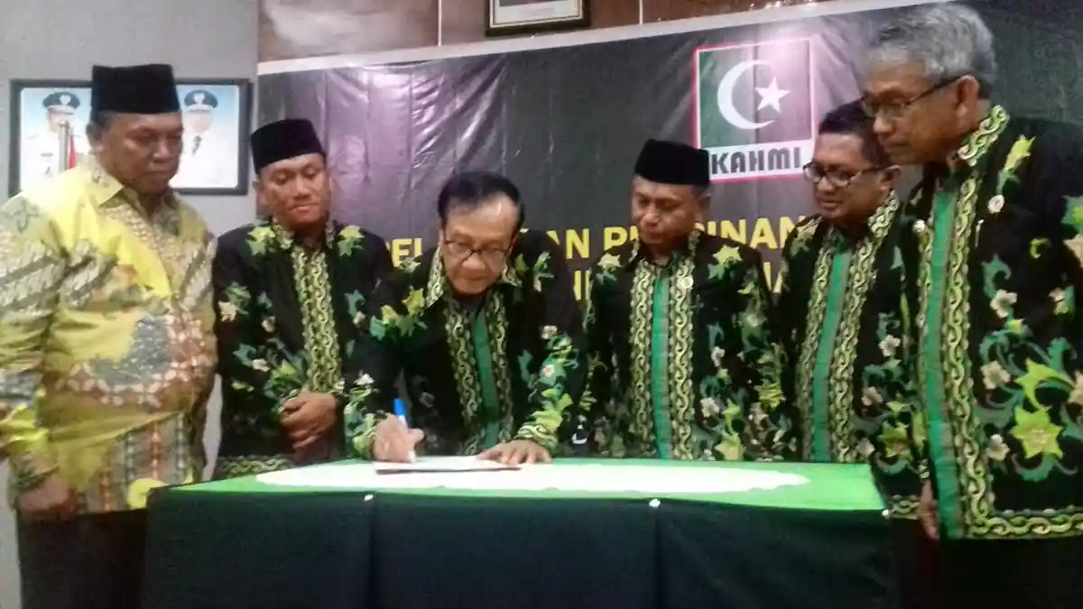 FOTO: Akbar Tanjung Hadiri Pelantikan KAHMI Luwu Timur di Malili