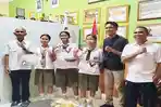 RAIH-MEDALI-Tiga-siswa-SMA-Katolik-Frateran-Maumere.jpg