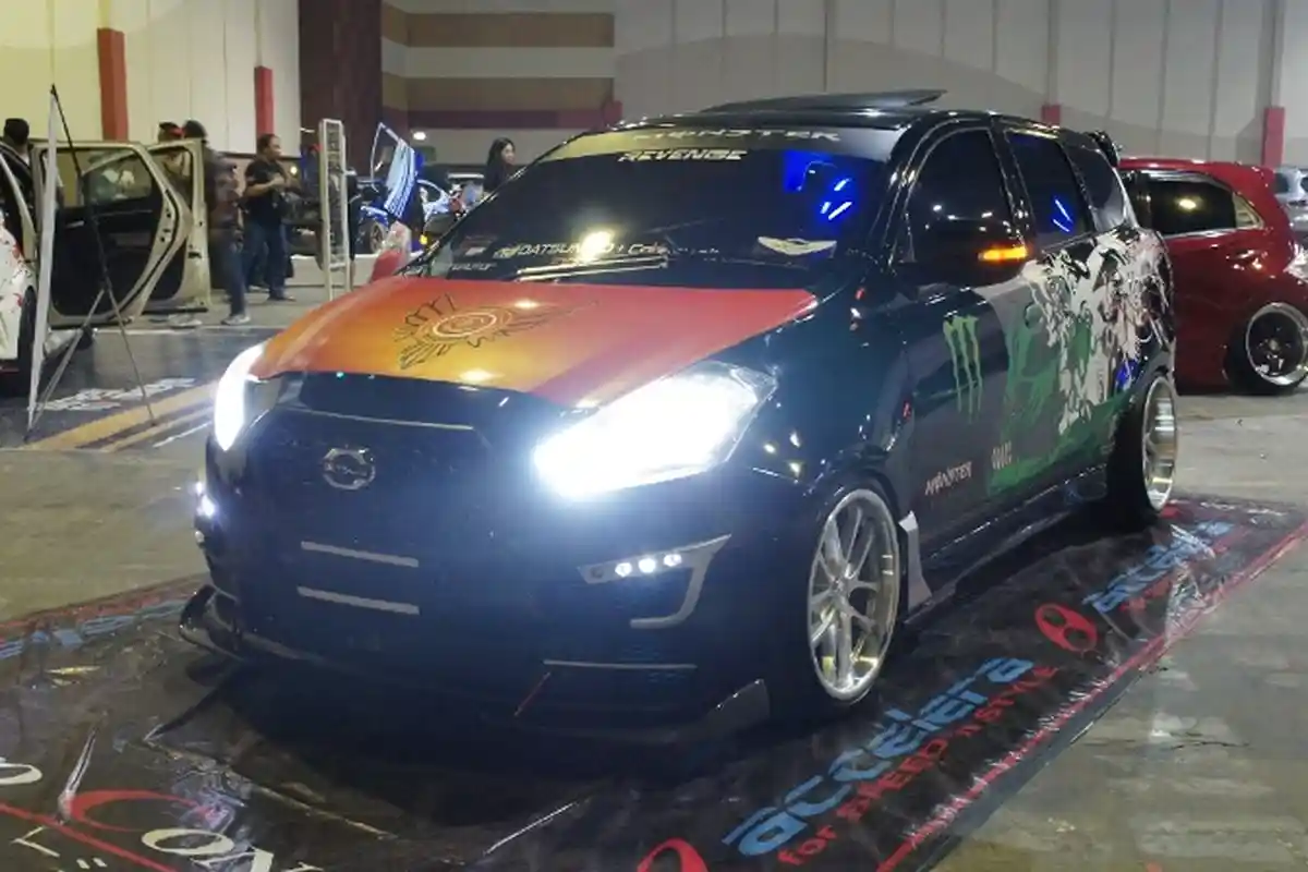 Datsun GO Jawaranya Kontes Modif Lampu Final Battle Ray of Light di Surabaya