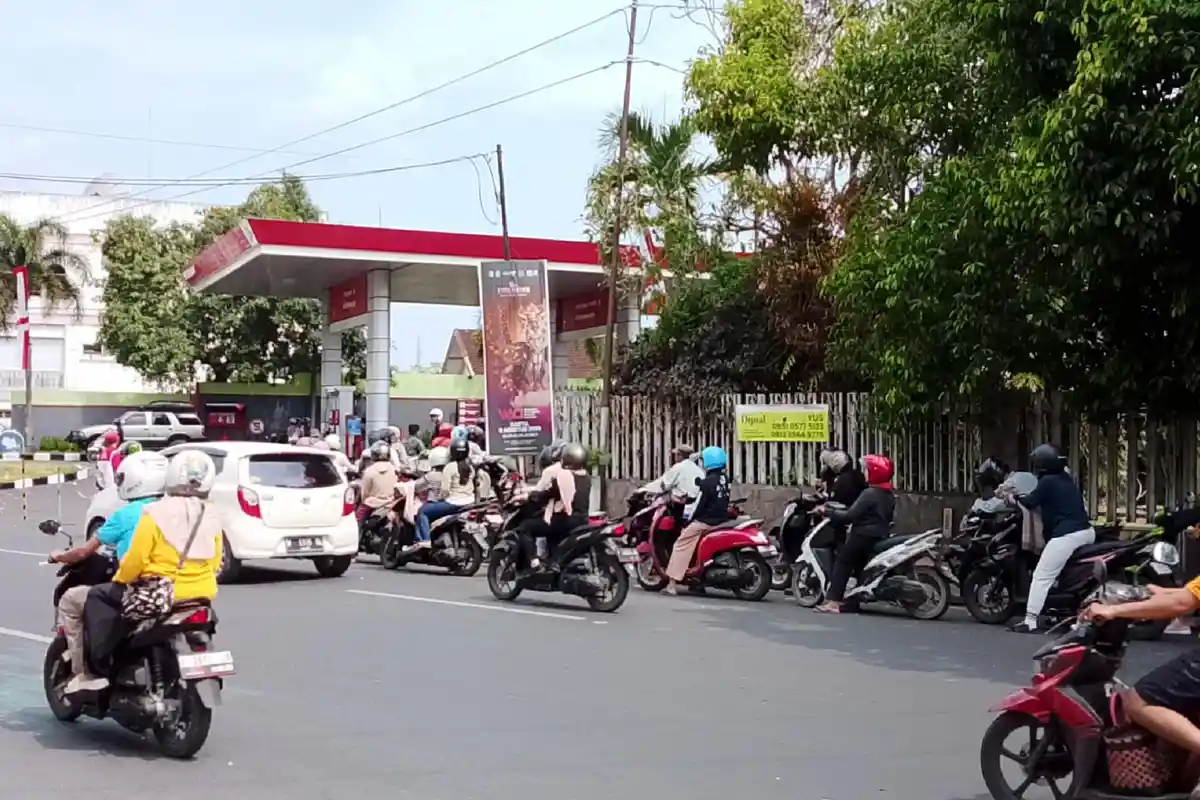 Kemacetan di Klakah Lumajang Memperparah Keterlambatan BBM di Jember