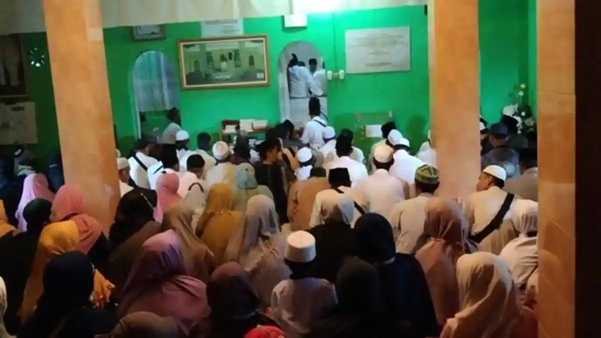 Habib Nauval Ajak Jemaah Mengingat Jasa Ulama Melalui Ziarah Syawalan Semarang