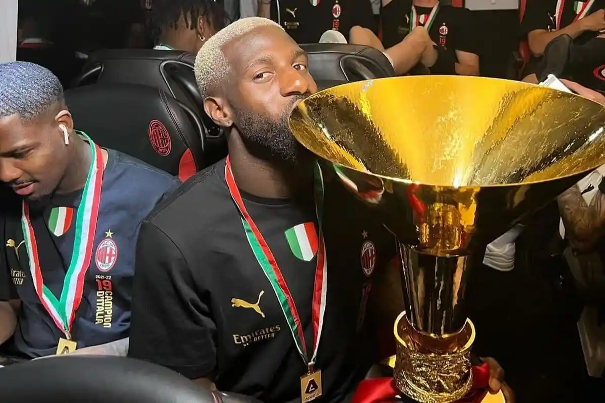 Tiemoue Bakayoko Tetap di AC Milan karena Ada Masalah dengan Chelsea hingga Lyon