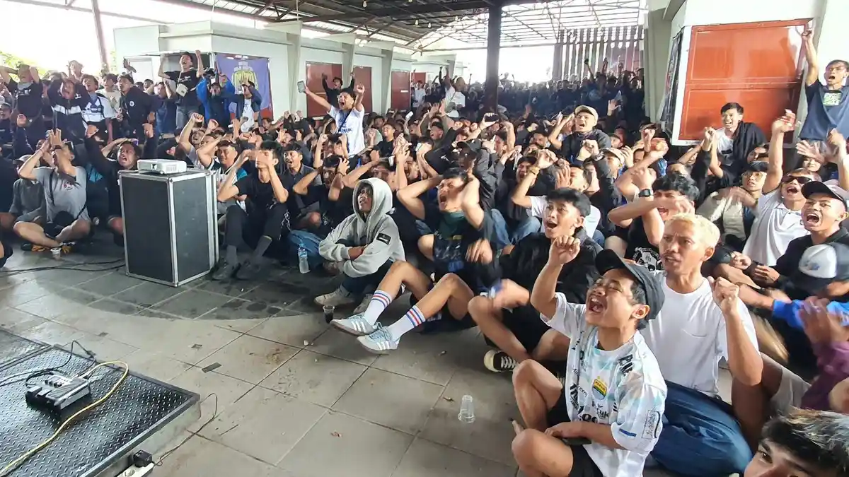 Laga Persib Bandung vs Dewa United Dihujani Kontroversi, Viking Alengka Murka