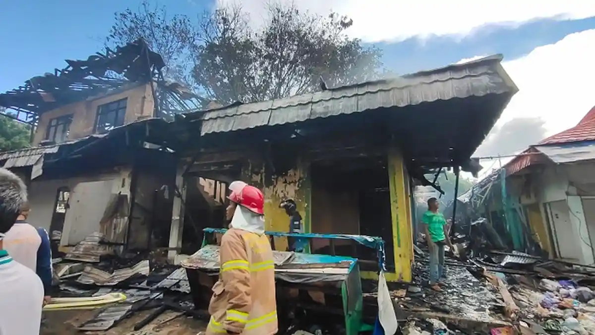 Kebakaran Kalsel : Eks Pasar Bauntung Banjarbaru Dilalap Api, 24 Bangunan Hangus Terbakar