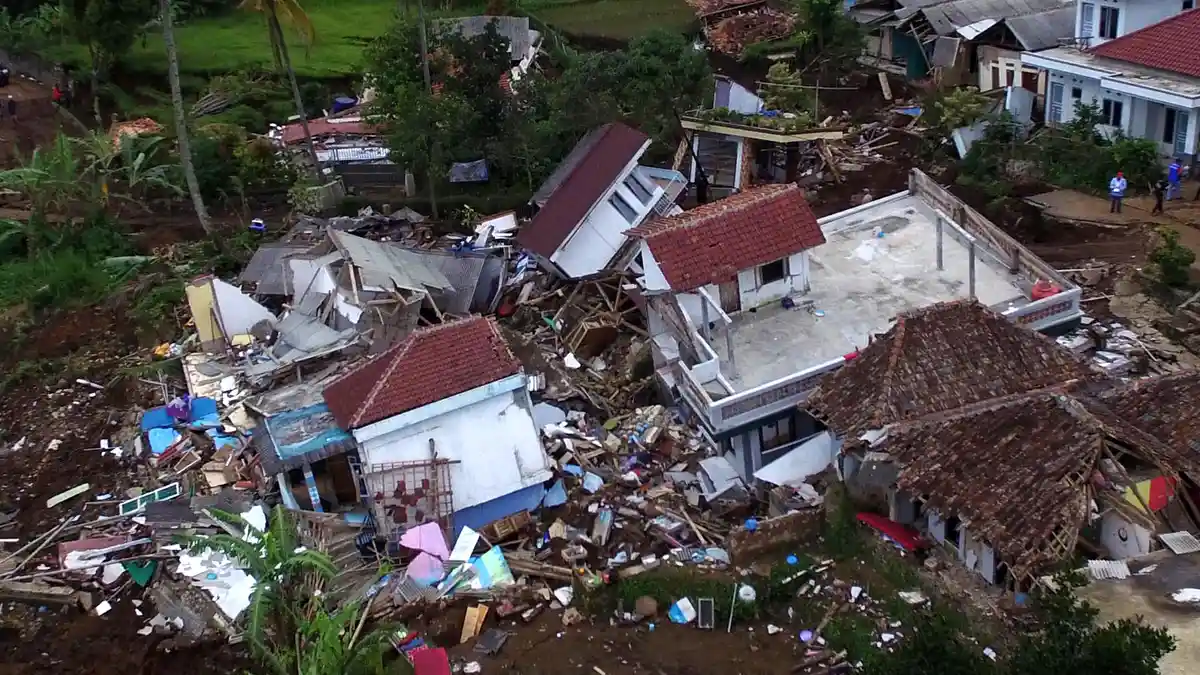 Kisah Ahmad Kehilangan Ibu, Istri dan Anak Saat Warungnya di Jalan Cipanas-Puncak Disapu Longsor