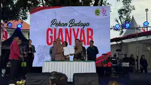 Pemkab-Gianyar-dalam-acara-talk-show-Job-Fair-di-Alun-alun-Gianyar-Bali-Kamis-164.jpg