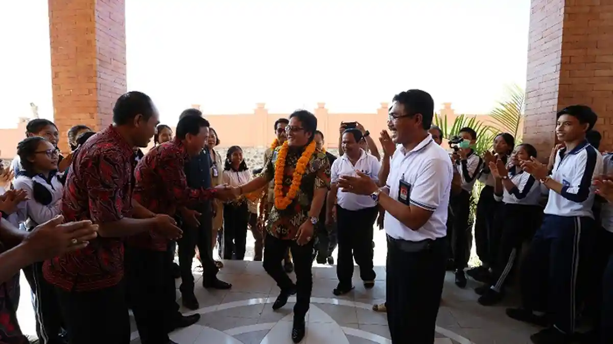 Bupati Giri Prasta Kunjungi SMAN 2 Abiansemal, Pembangunan Dilanjutkan Tahun Ini