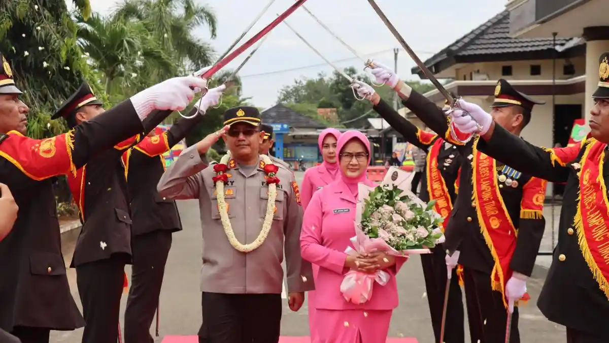 Melongok Tradisi Welcome and Ferewal Parade pada Temu Pamit Kapolres Lampung Timur