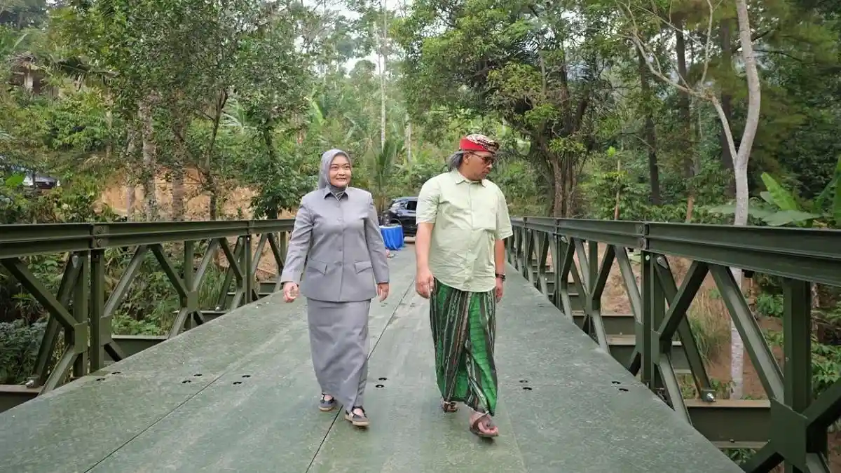 Hanya Sebulan, Bupati Agus Setyawan Pulihkan Akses Jembatan Bailey Akibat Longsor di Temanggung - Tribunjateng.com