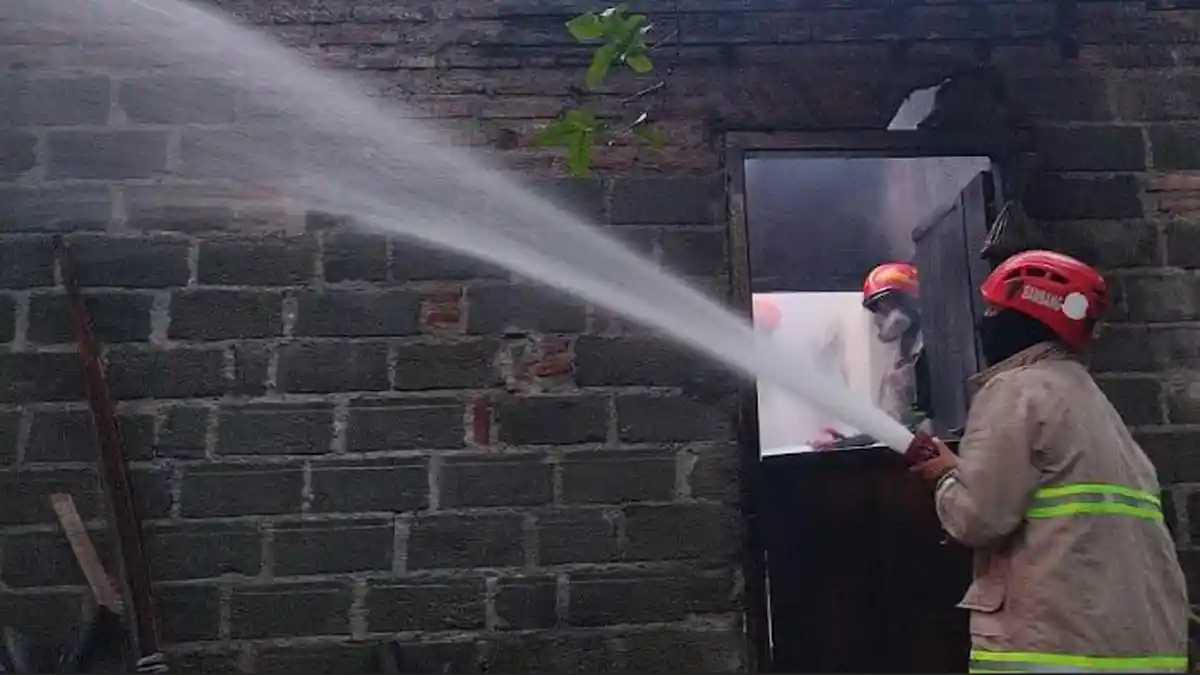 Rumah Warga Garum Blitar Terbakar Akibat Lampu Teplok, Kerugian Capai Rp 10 Juta