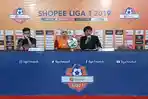borneo-fc-mario-gomez-bersama-diego.jpg