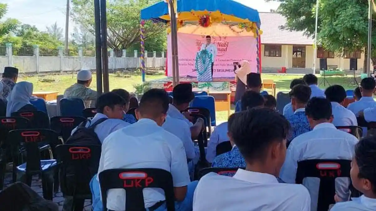 SMAN 3 Seulimeum Peringati Maulid, Dirangkai dengan Tausiah dan Santuni Anak Yatim