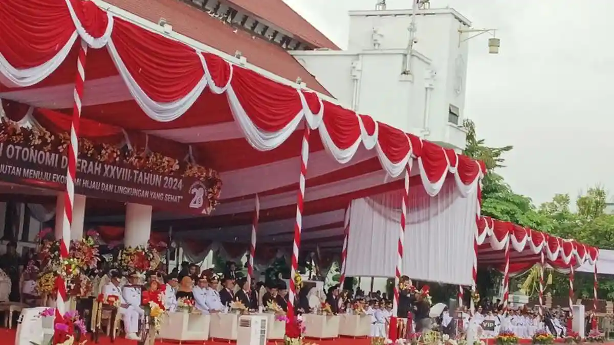 Hari Otonomi Daerah Digelar di Surabaya, Beberapa Kepala Daerah Dapat Tanda Kehormatan