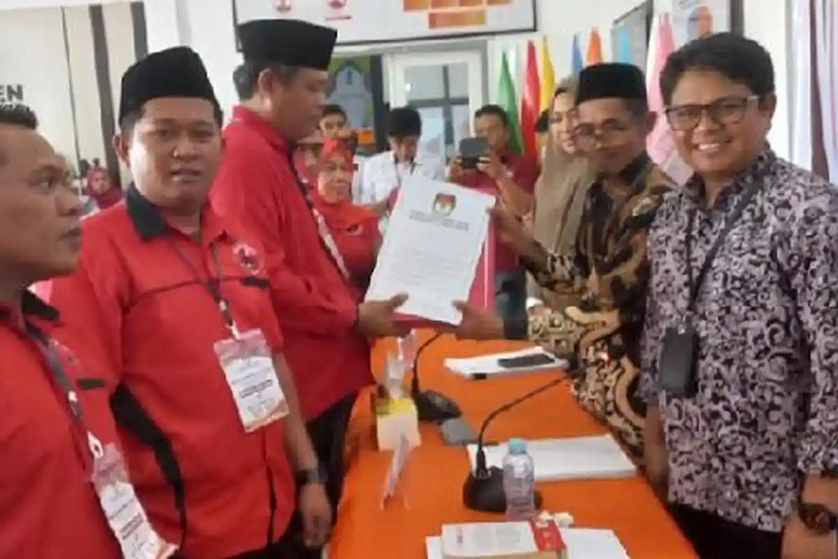 Video: PDIP Parpol Pertama Daftar Bacaleg di KPU Luwu Timur