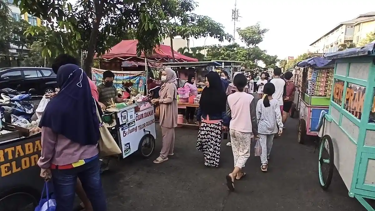 Berburu Takjil di Kawasan Kuliner PSB Kelapa Gading: Ada Menu Unik Bubur Pelangi