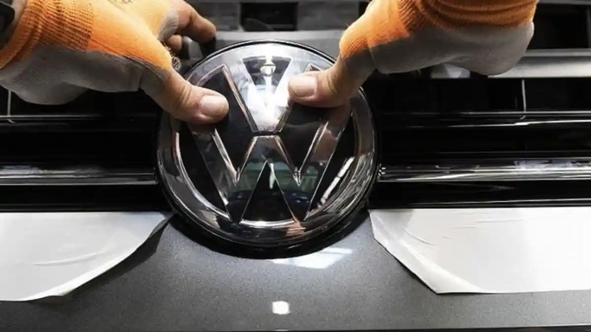 Perang Ukraina Ancam Produsen Mobil VW Jerman, Suku Cadang dari Rusia Terhadang Sanksi AS