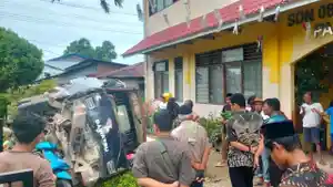 Kecelakaan-truk-bermuatan-pasir-di-Padang-Pariaman.jpg