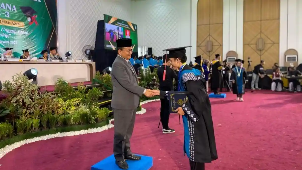 Wali Kota Jambi Terpilih, Dr Maulana Wisuda Ratusan Mahasiswa IAI Muhammad Azim