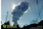 muntahkan-kolom-letusan-setinggi-6000-meter-ini-foto-foto-dan-video-gunung-merapi-saat-meletus_20180601_103151.jpg
